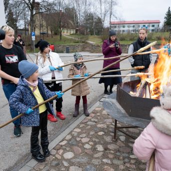 Dziesmu vakars klusinātā gaismā - 