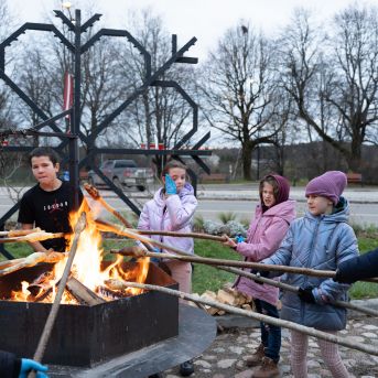 Dziesmu vakars klusinātā gaismā - 