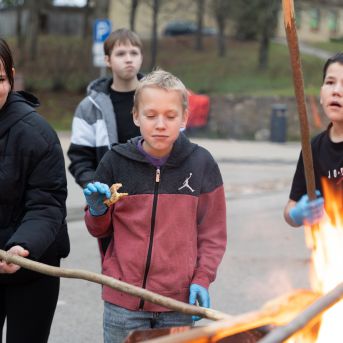 Dziesmu vakars klusinātā gaismā - 