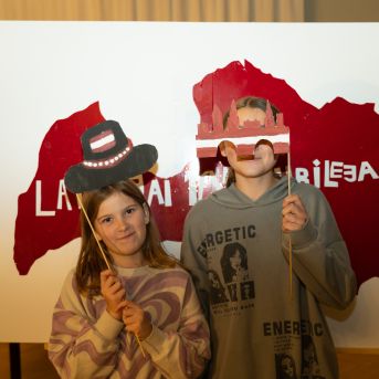 Dziesmu vakars klusinātā gaismā - 