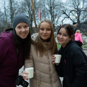 Dziesmu vakars klusinātā gaismā - 