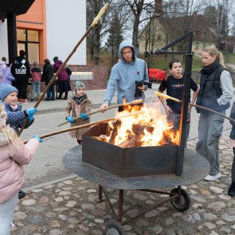 Dziesmu vakars klusinātā gaismā - 
