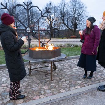 Dziesmu vakars klusinātā gaismā - 