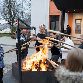 Dziesmu vakars klusinātā gaismā - 