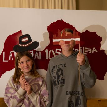 Dziesmu vakars klusinātā gaismā - 