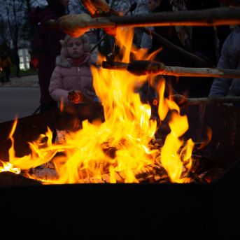 Dziesmu vakars klusinātā gaismā - 