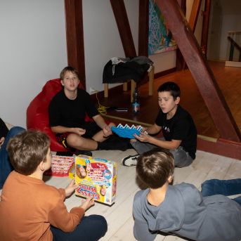 Dziesmu vakars klusinātā gaismā - 