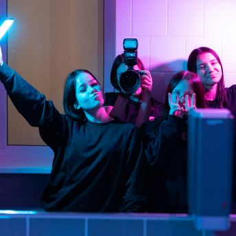 Dziesmu vakars klusinātā gaismā - 