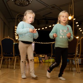 Dziesmu vakars klusinātā gaismā - 