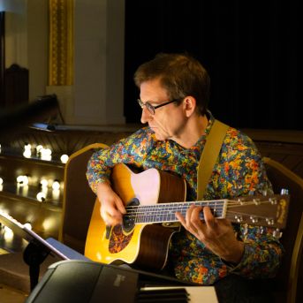 Dziesmu vakars klusinātā gaismā - 