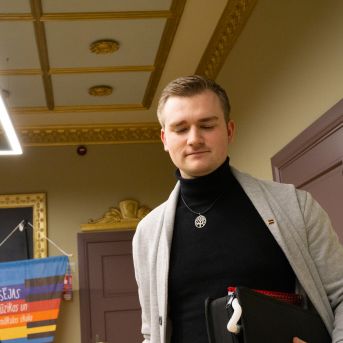 Dziesmu vakars klusinātā gaismā - 