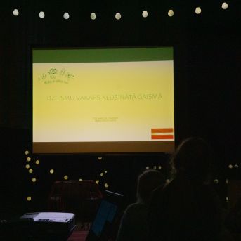 Dziesmu vakars klusinātā gaismā - 