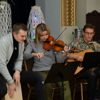 Dziesmu vakars klusinātā gaismā - 