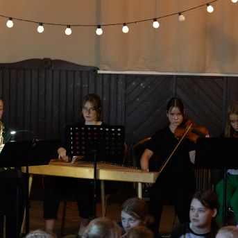 Dziesmu vakars klusinātā gaismā - 