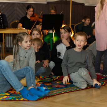 Dziesmu vakars klusinātā gaismā - 