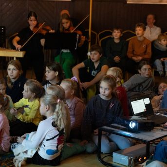 Dziesmu vakars klusinātā gaismā - 