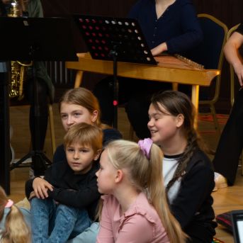 Dziesmu vakars klusinātā gaismā - 