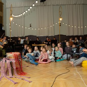 Dziesmu vakars klusinātā gaismā - 