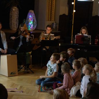 Dziesmu vakars klusinātā gaismā - 