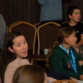 Dziesmu vakars klusinātā gaismā - 