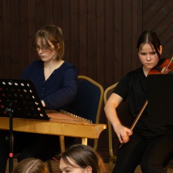 Dziesmu vakars klusinātā gaismā - 