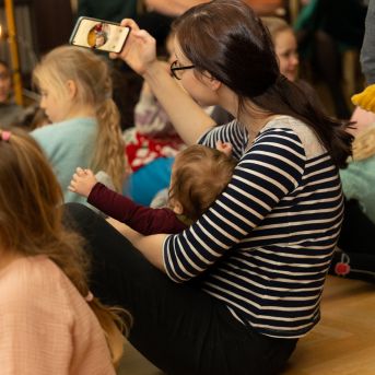 Dziesmu vakars klusinātā gaismā - 