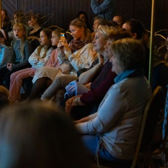 Dziesmu vakars klusinātā gaismā - 