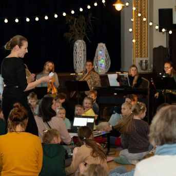 Dziesmu vakars klusinātā gaismā - 