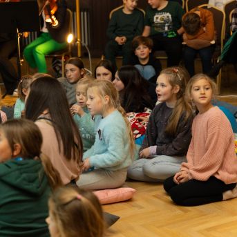 Dziesmu vakars klusinātā gaismā - 