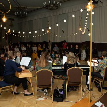 Dziesmu vakars klusinātā gaismā - 