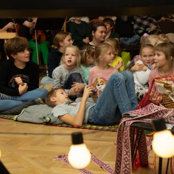 Dziesmu vakars klusinātā gaismā - 