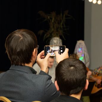 Dziesmu vakars klusinātā gaismā - 