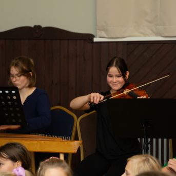 Dziesmu vakars klusinātā gaismā - 