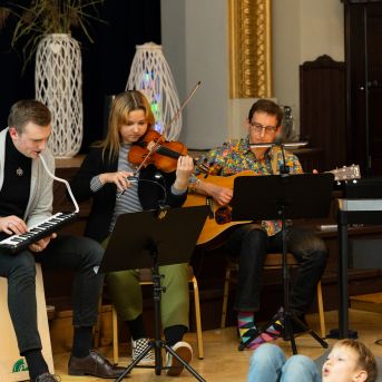 Dziesmu vakars klusinātā gaismā - 