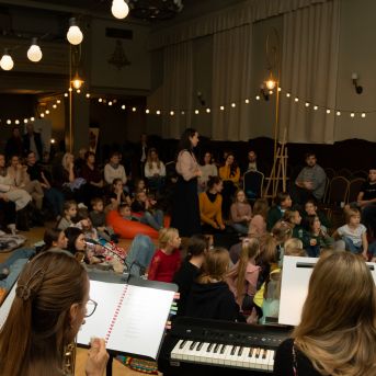 Dziesmu vakars klusinātā gaismā - 