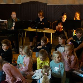 Dziesmu vakars klusinātā gaismā - 