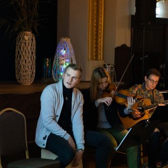 Dziesmu vakars klusinātā gaismā - 