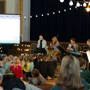 Dziesmu vakars klusinātā gaismā - 