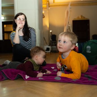 Dziesmu vakars klusinātā gaismā - 