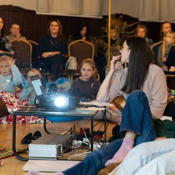 Dziesmu vakars klusinātā gaismā - 