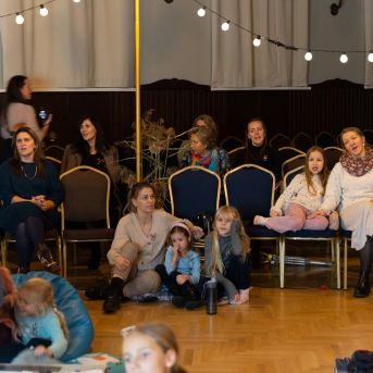 Dziesmu vakars klusinātā gaismā - 