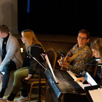 Dziesmu vakars klusinātā gaismā - 