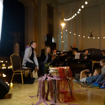 Dziesmu vakars klusinātā gaismā - 