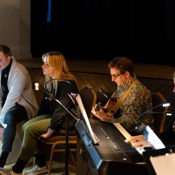 Dziesmu vakars klusinātā gaismā - 