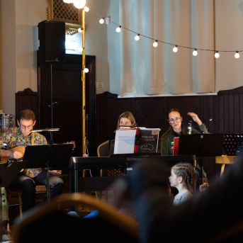 Dziesmu vakars klusinātā gaismā - 