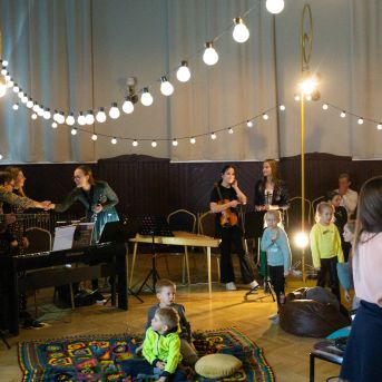 Dziesmu vakars klusinātā gaismā - 