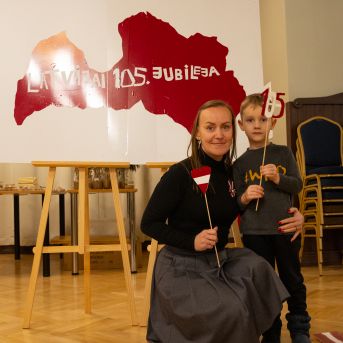 Dziesmu vakars klusinātā gaismā - 