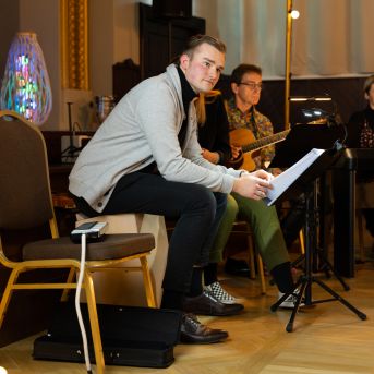 Dziesmu vakars klusinātā gaismā - 