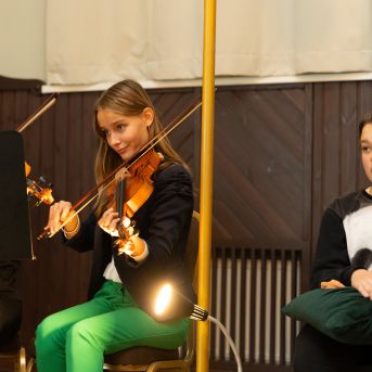 Dziesmu vakars klusinātā gaismā - 