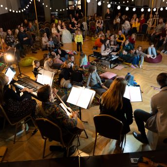 Dziesmu vakars klusinātā gaismā - 